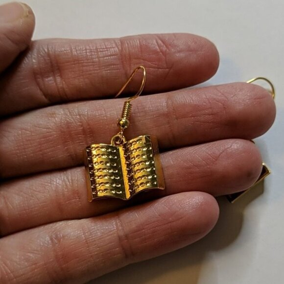 Open book gold drop earrings - Picture 4 of 4